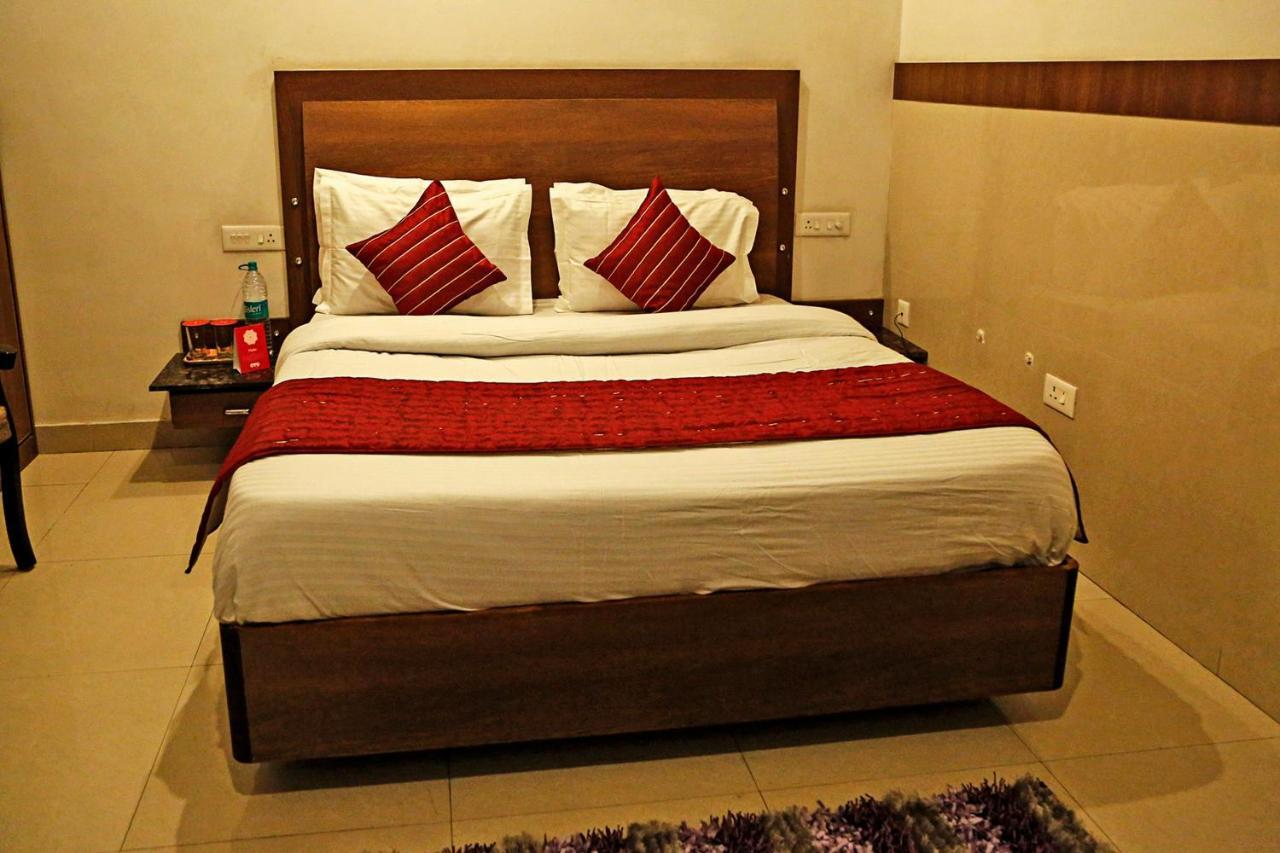 Capital O 4302 Hotel Imperial Lodge Jammu Exterior foto