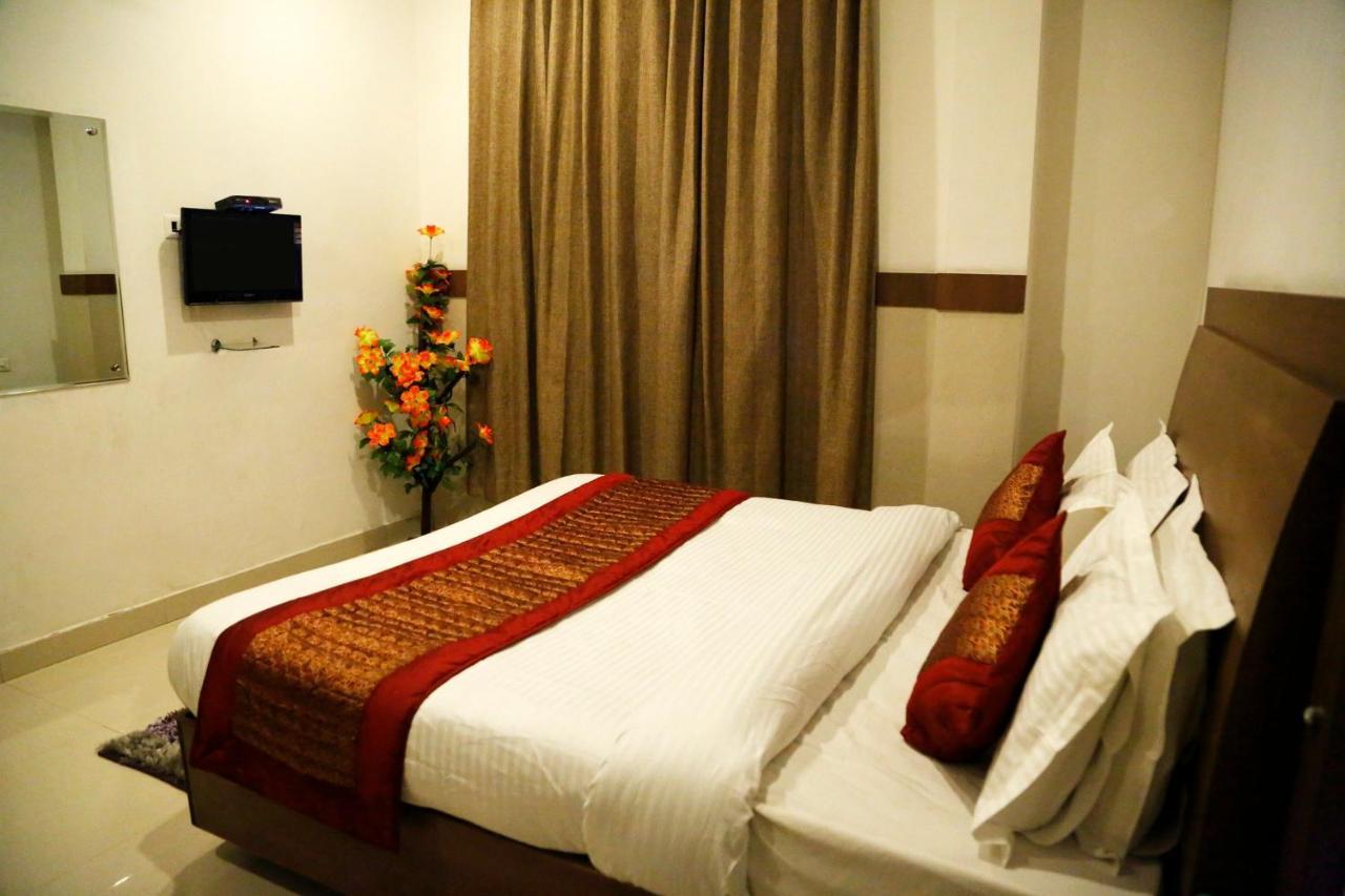 Capital O 4302 Hotel Imperial Lodge Jammu Exterior foto
