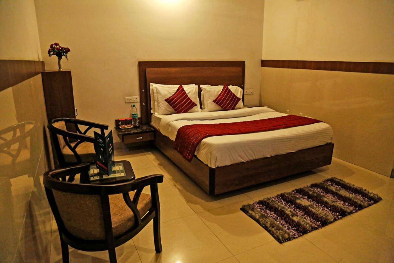 Capital O 4302 Hotel Imperial Lodge Jammu Exterior foto